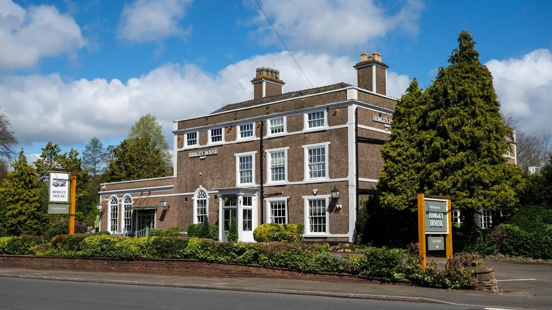 Where to Stay Near Goals Soccer Centres: 5 Design Hotels in Wolverhampton