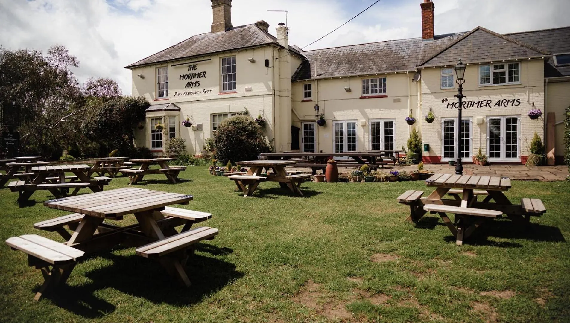 Where to Stay Near New Forest Wildlife Park: 4 Exceptional Design Hotels