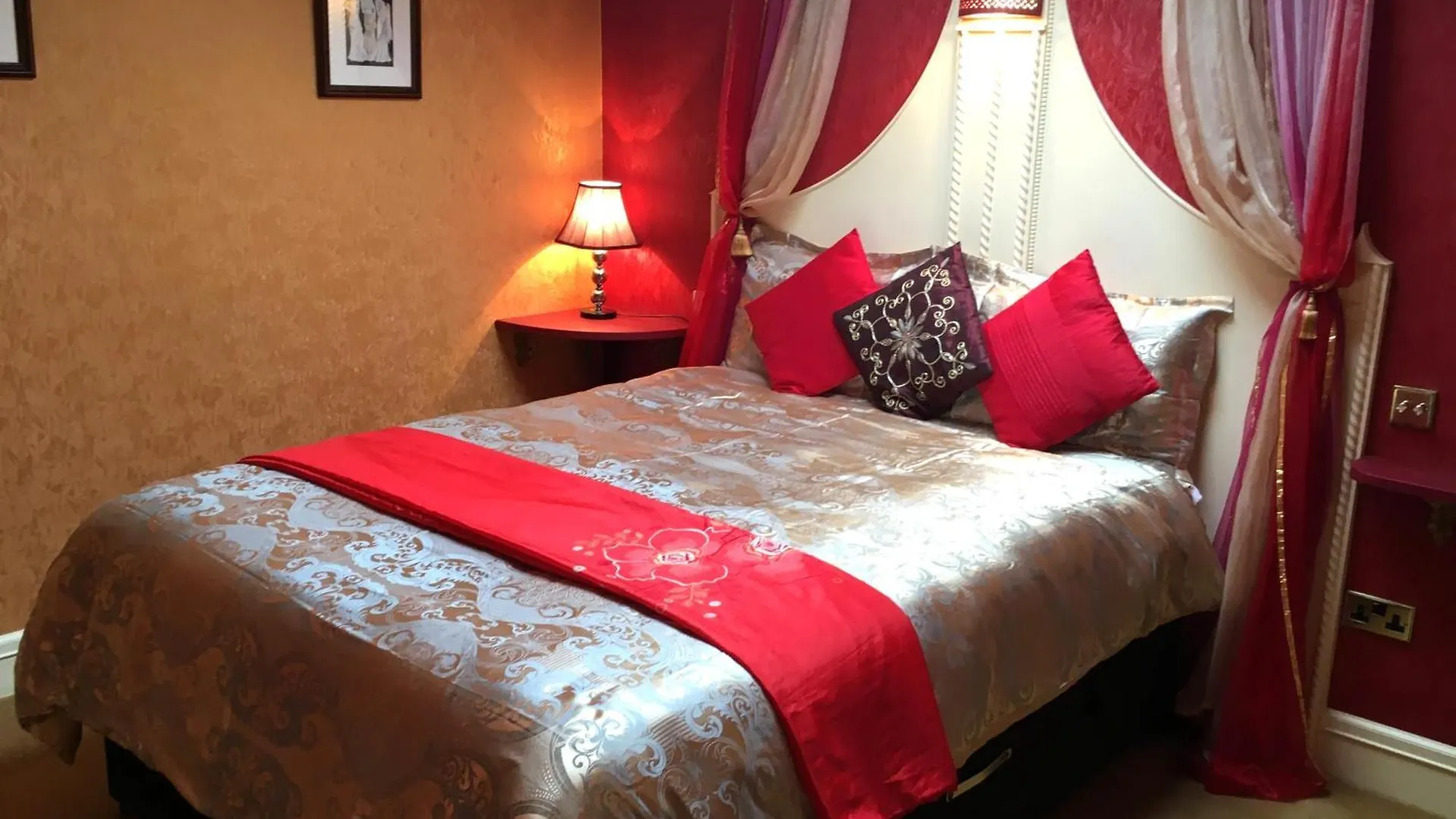 4 Couple-Friendly Hotels Close to Museum of Harlow