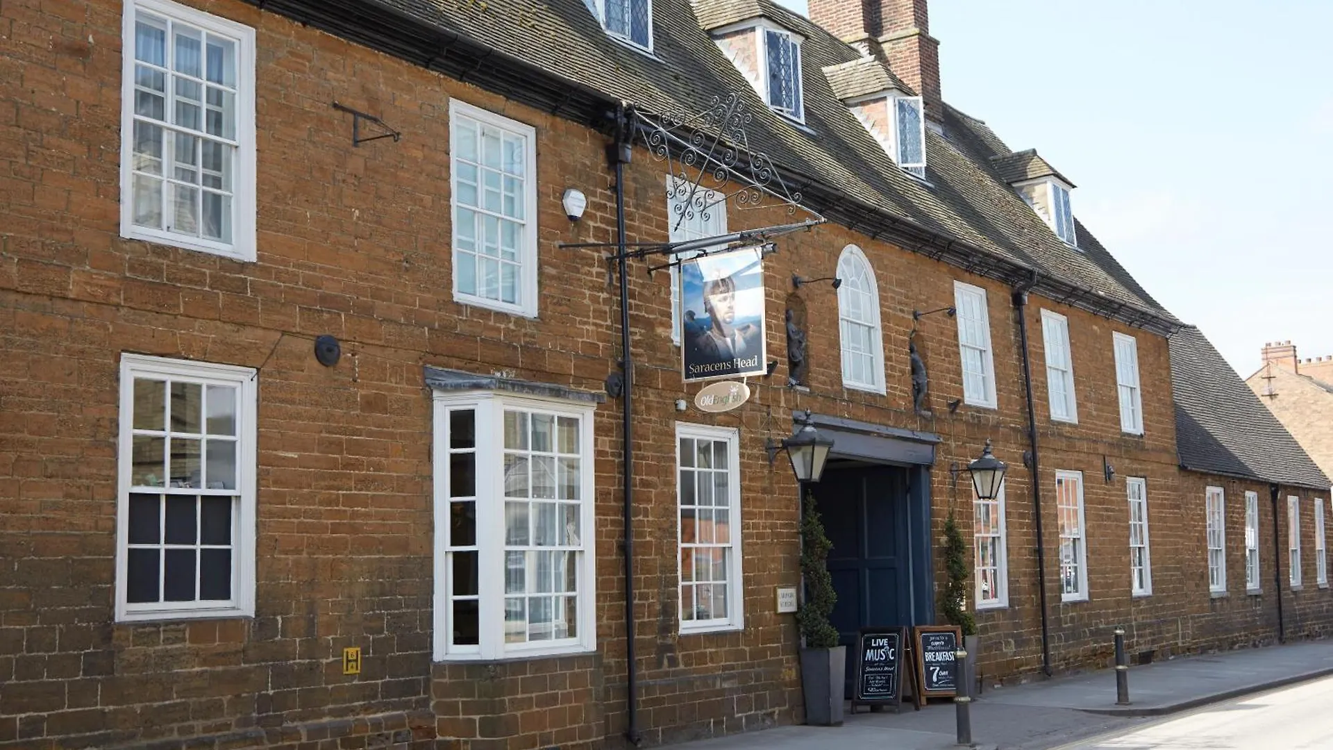 Where to Stay in Northamptonshire: 6 Best Central Hotels