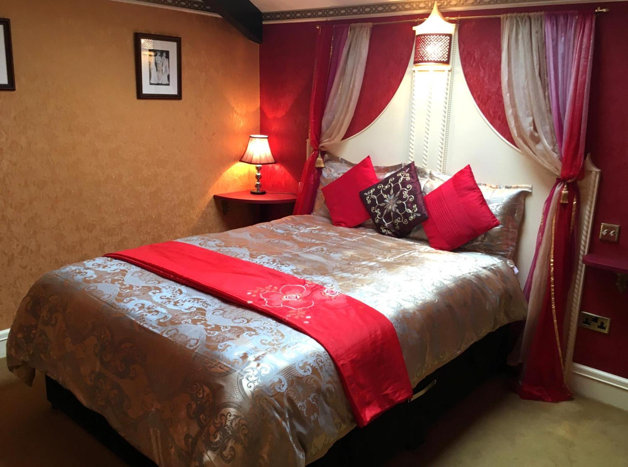 4 Couple-Friendly Hotels Close to Museum of Harlow